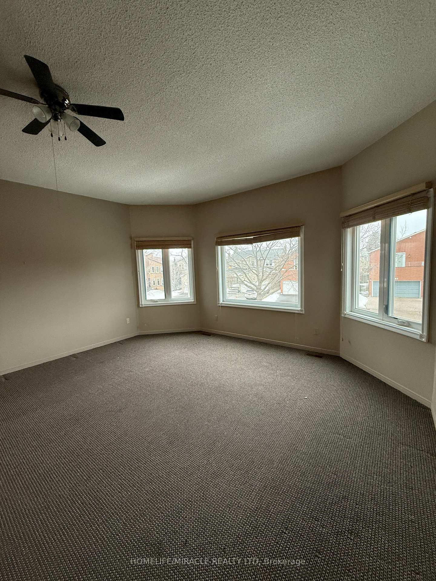 Photo 7 of 286 Brickstone Circle, Vaughan, Brownridge — HOMEH