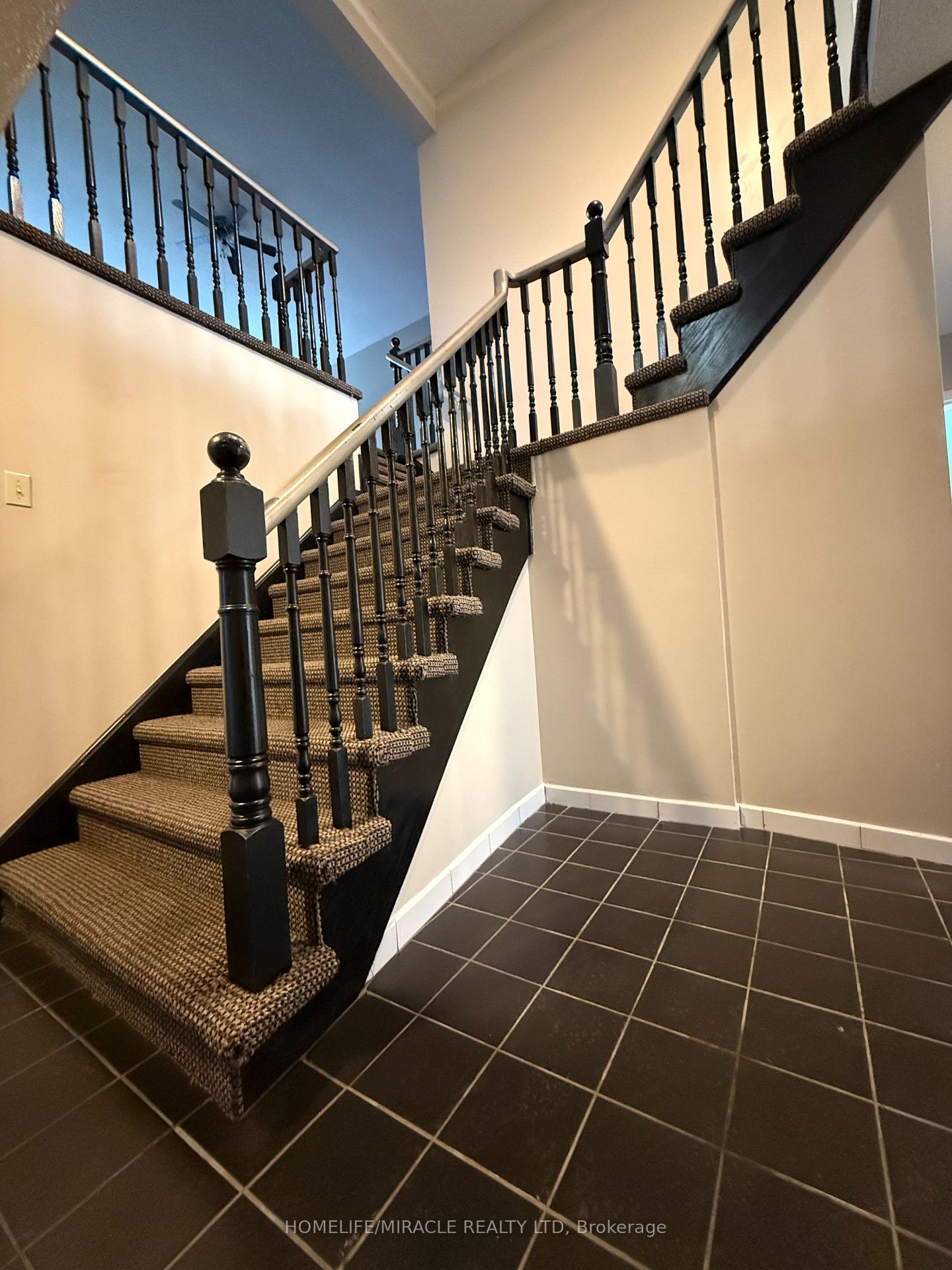 Photo 9 of 286 Brickstone Circle, Vaughan, Brownridge — HOMEH