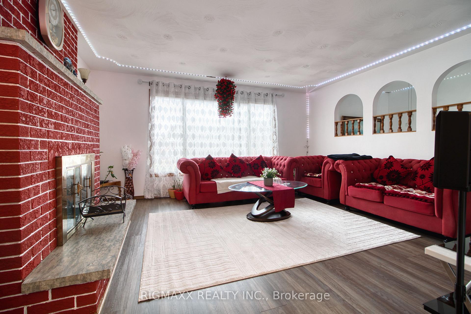 Photo 11 of 416 Heritage Drive, Kitchener — HOMEH