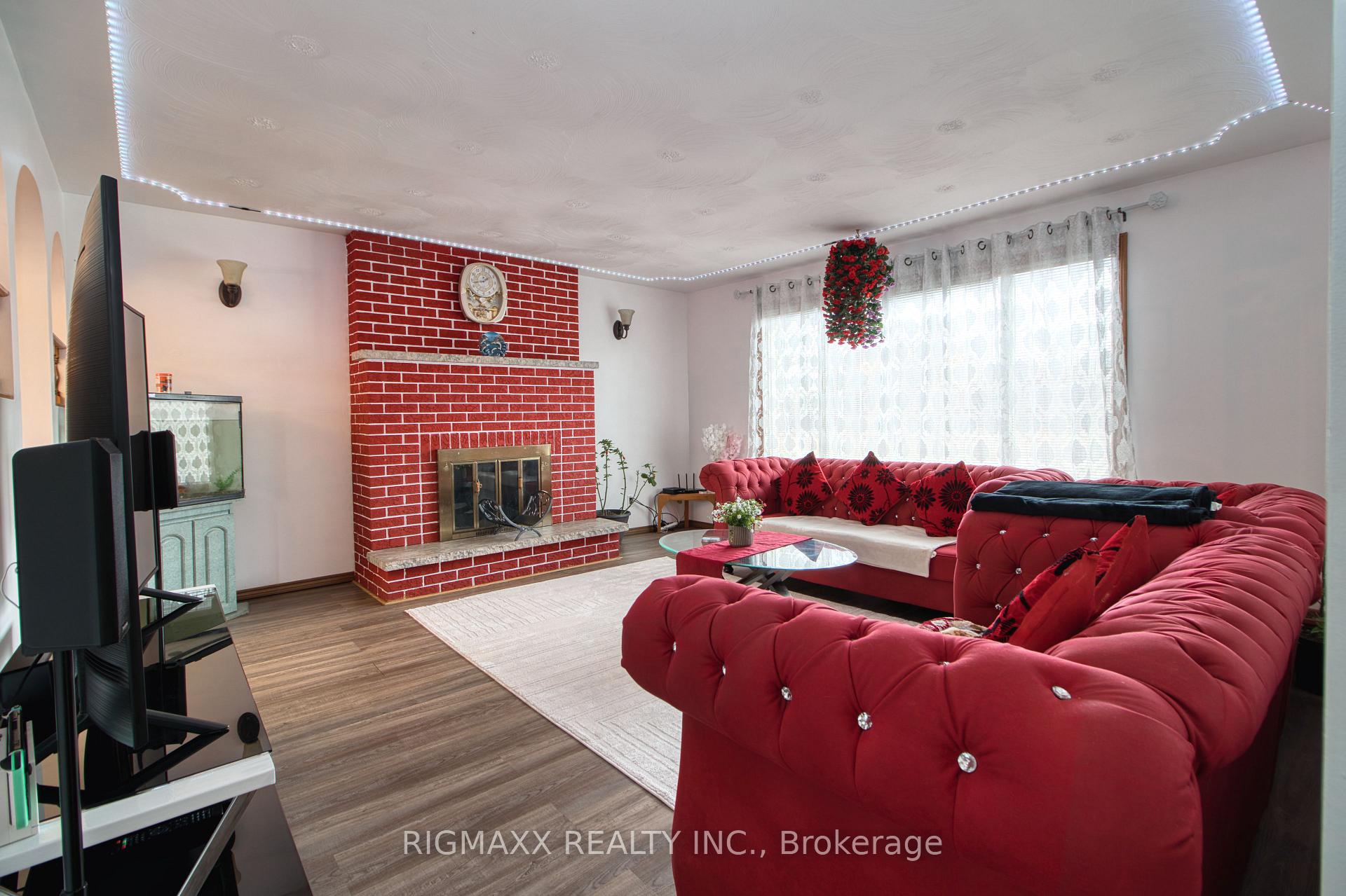 Photo 15 of 416 Heritage Drive, Kitchener — HOMEH