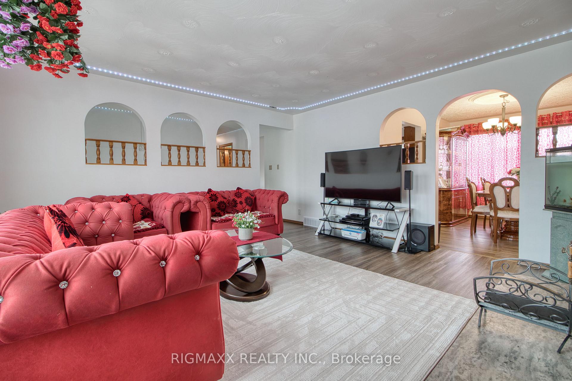 Photo 8 of 416 Heritage Drive, Kitchener — HOMEH