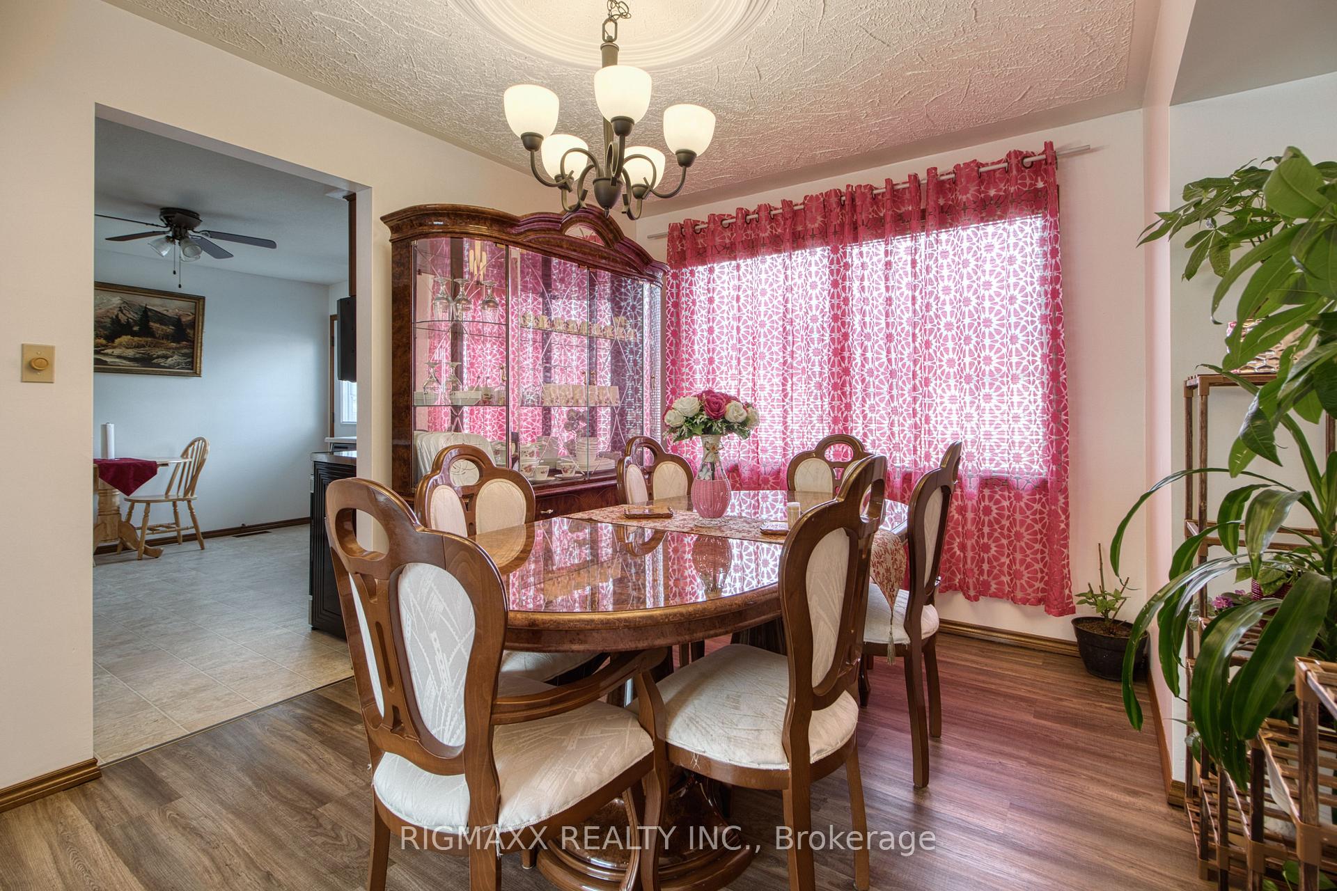 Photo 2 of 416 Heritage Drive, Kitchener — HOMEH