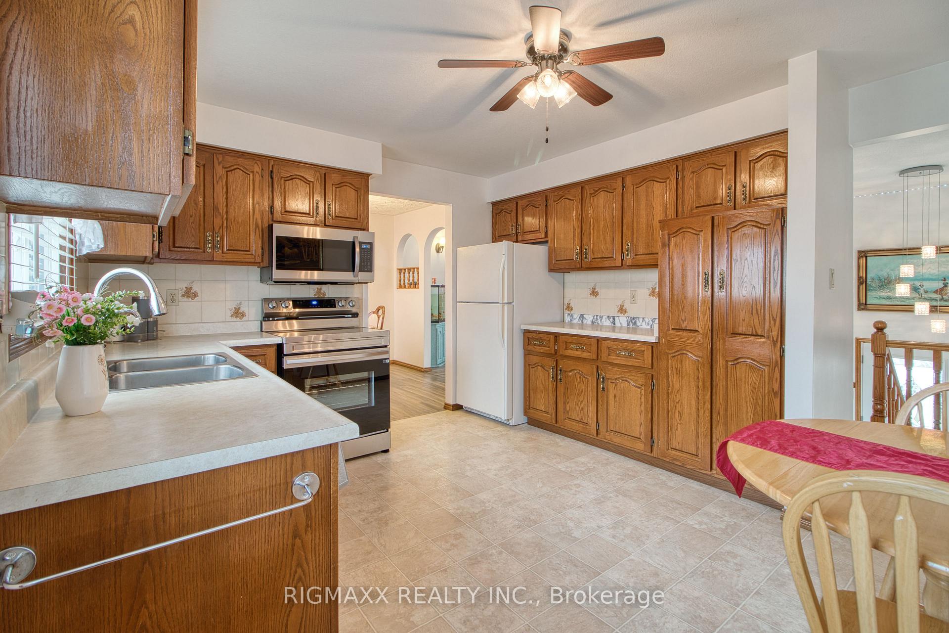 Photo 22 of 416 Heritage Drive, Kitchener — HOMEH