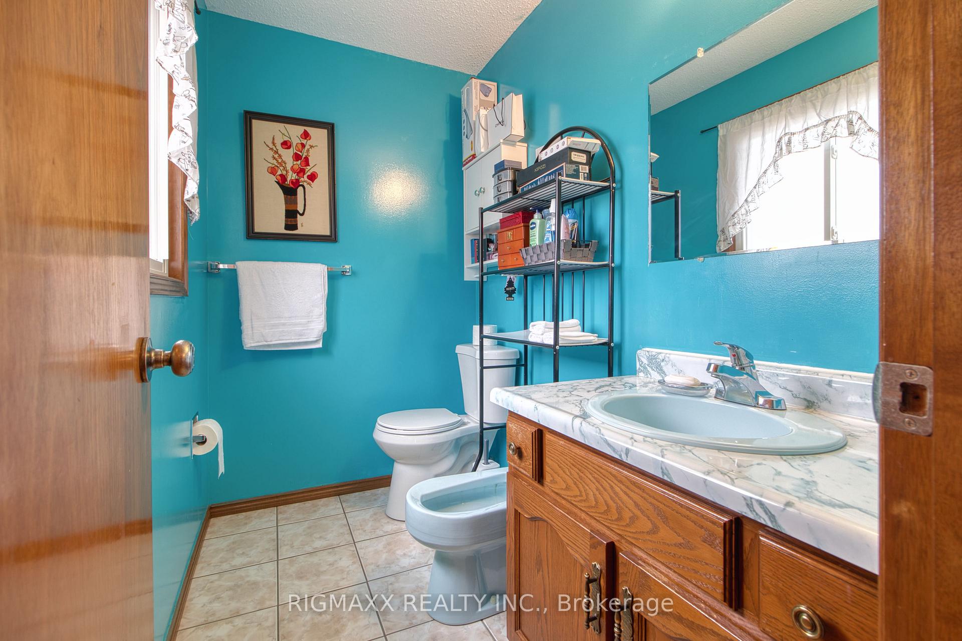 Photo 16 of 416 Heritage Drive, Kitchener — HOMEH