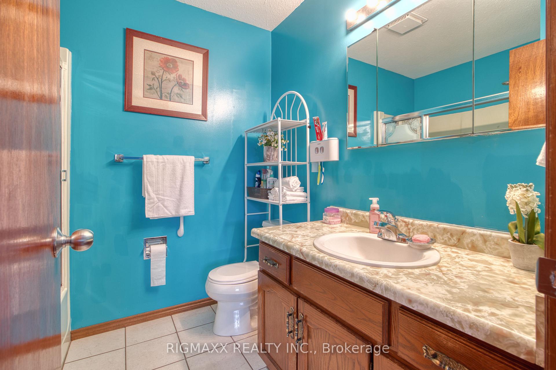 Photo 19 of 416 Heritage Drive, Kitchener — HOMEH