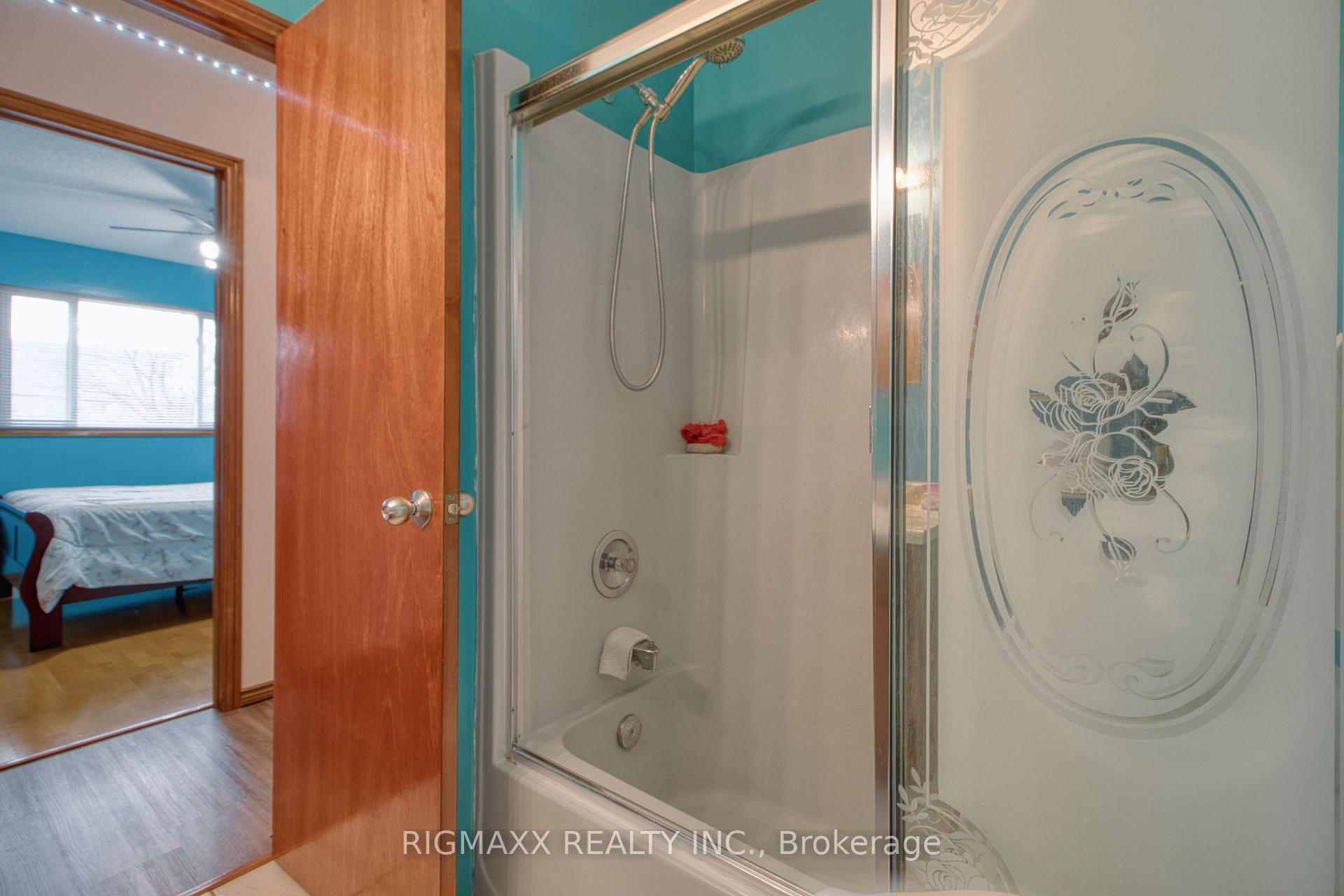 Photo 30 of 416 Heritage Drive, Kitchener — HOMEH