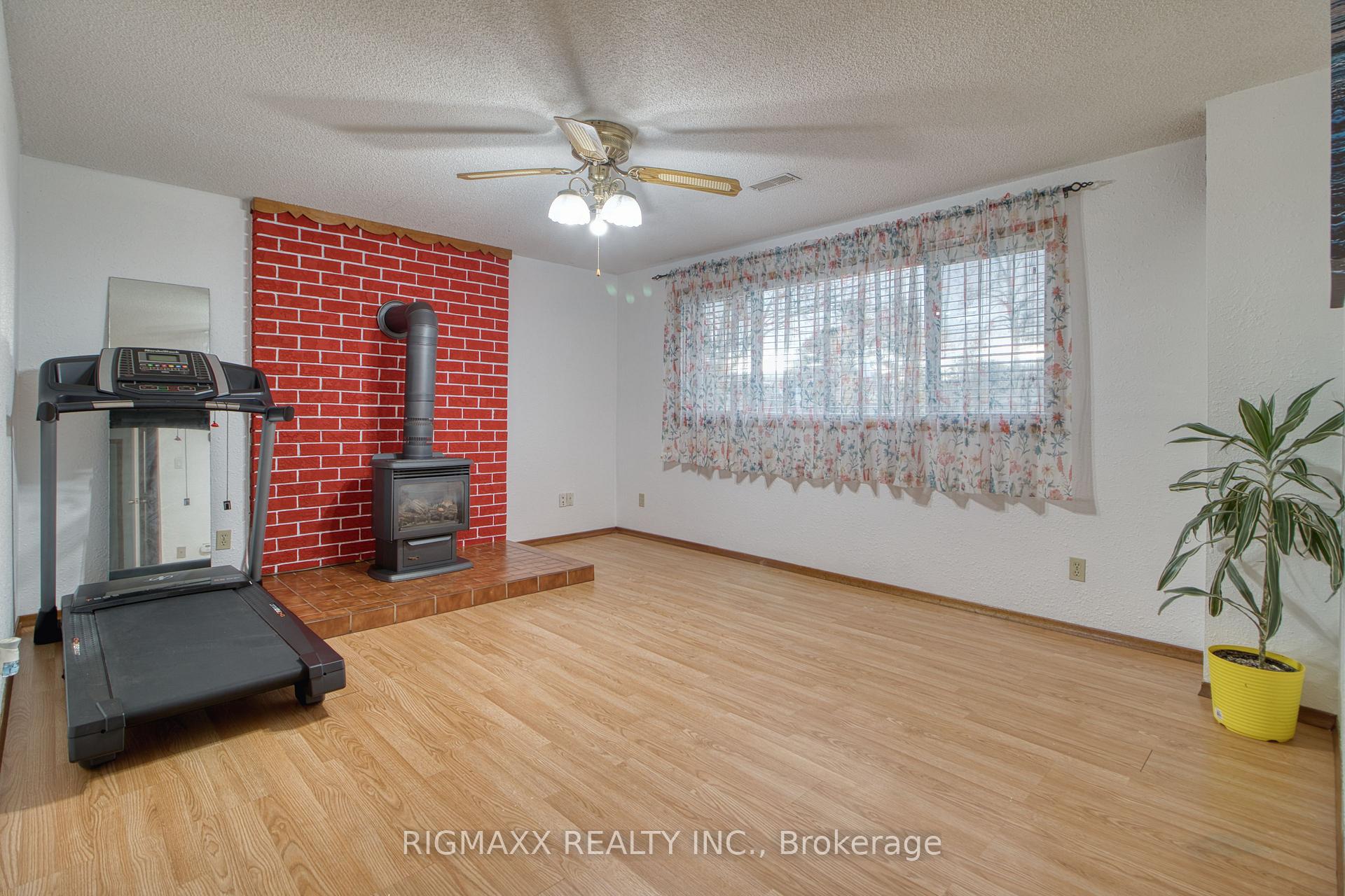 Photo 18 of 416 Heritage Drive, Kitchener — HOMEH