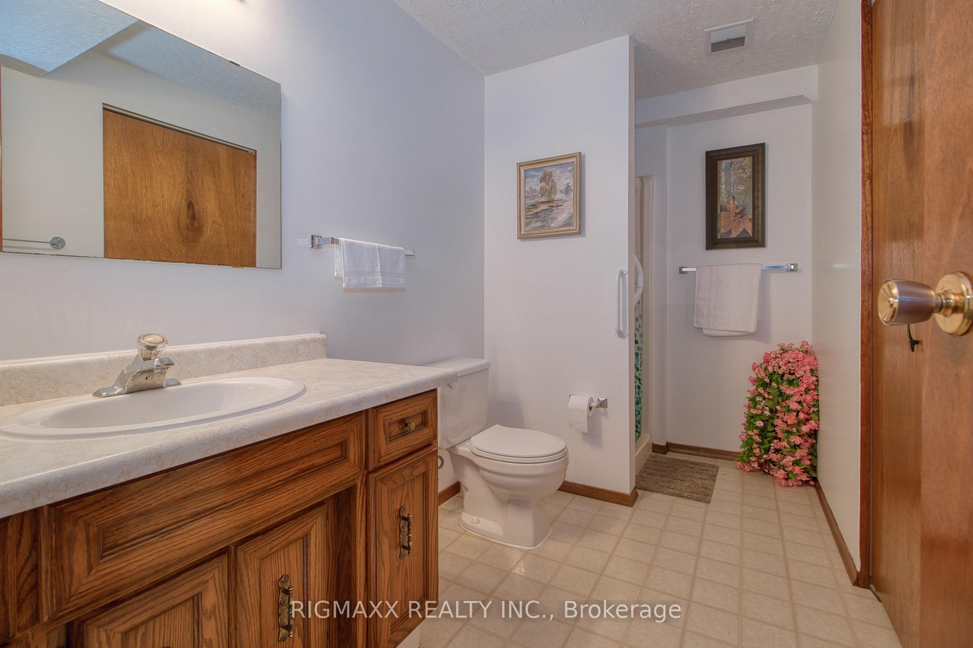 Photo 20 of 416 Heritage Drive, Kitchener — HOMEH