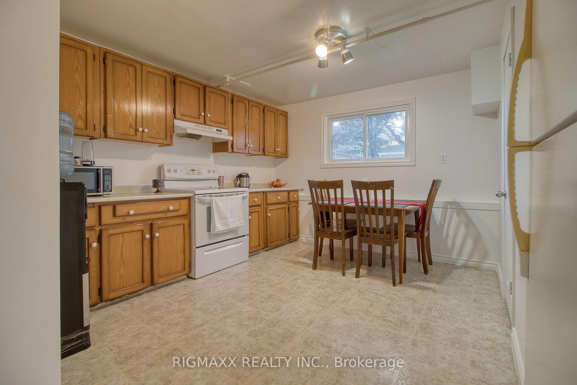 Photo 23 of 416 Heritage Drive, Kitchener — HOMEH
