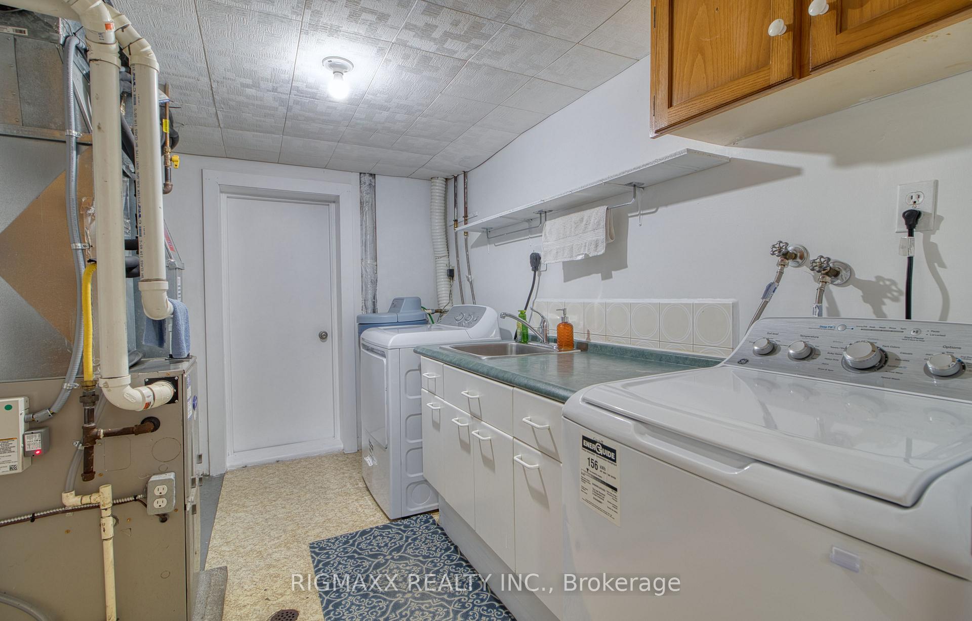 Photo 27 of 416 Heritage Drive, Kitchener — HOMEH