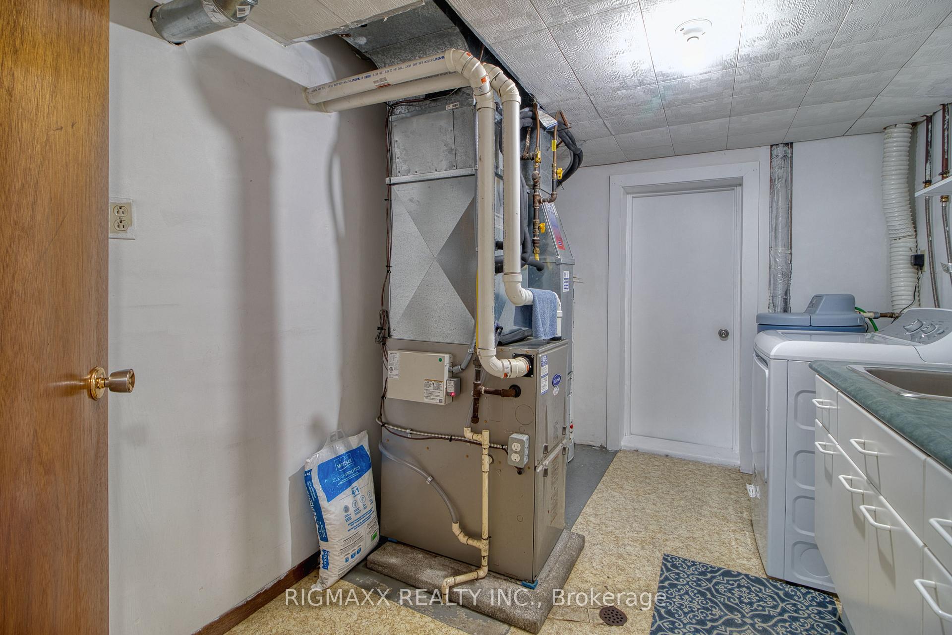 Photo 26 of 416 Heritage Drive, Kitchener — HOMEH