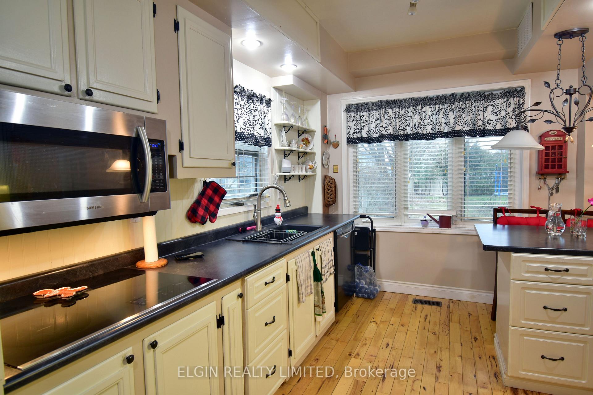 Photo 12 of 93 Alma Street, St. Thomas — HOMEH