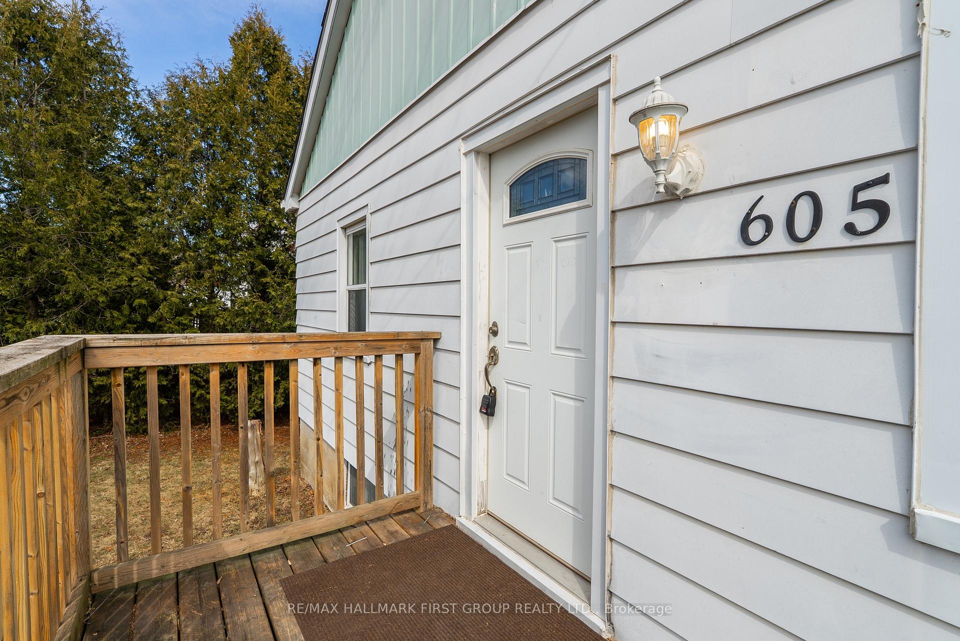 Photo 5 of 605 Perry Street, Whitby, Downtown Whitby — HOMEH