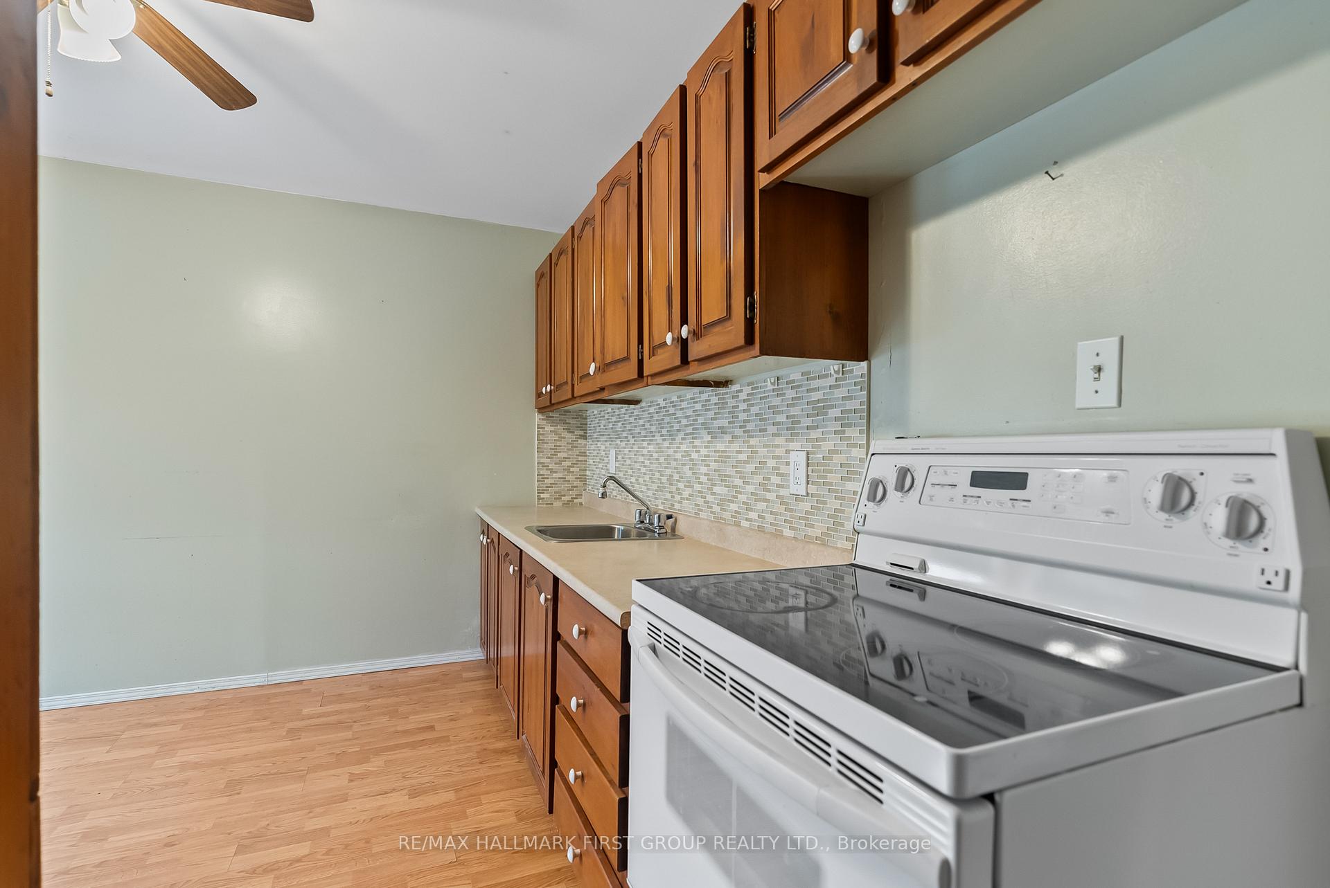 Photo 21 of 605 Perry Street, Whitby, Downtown Whitby — HOMEH