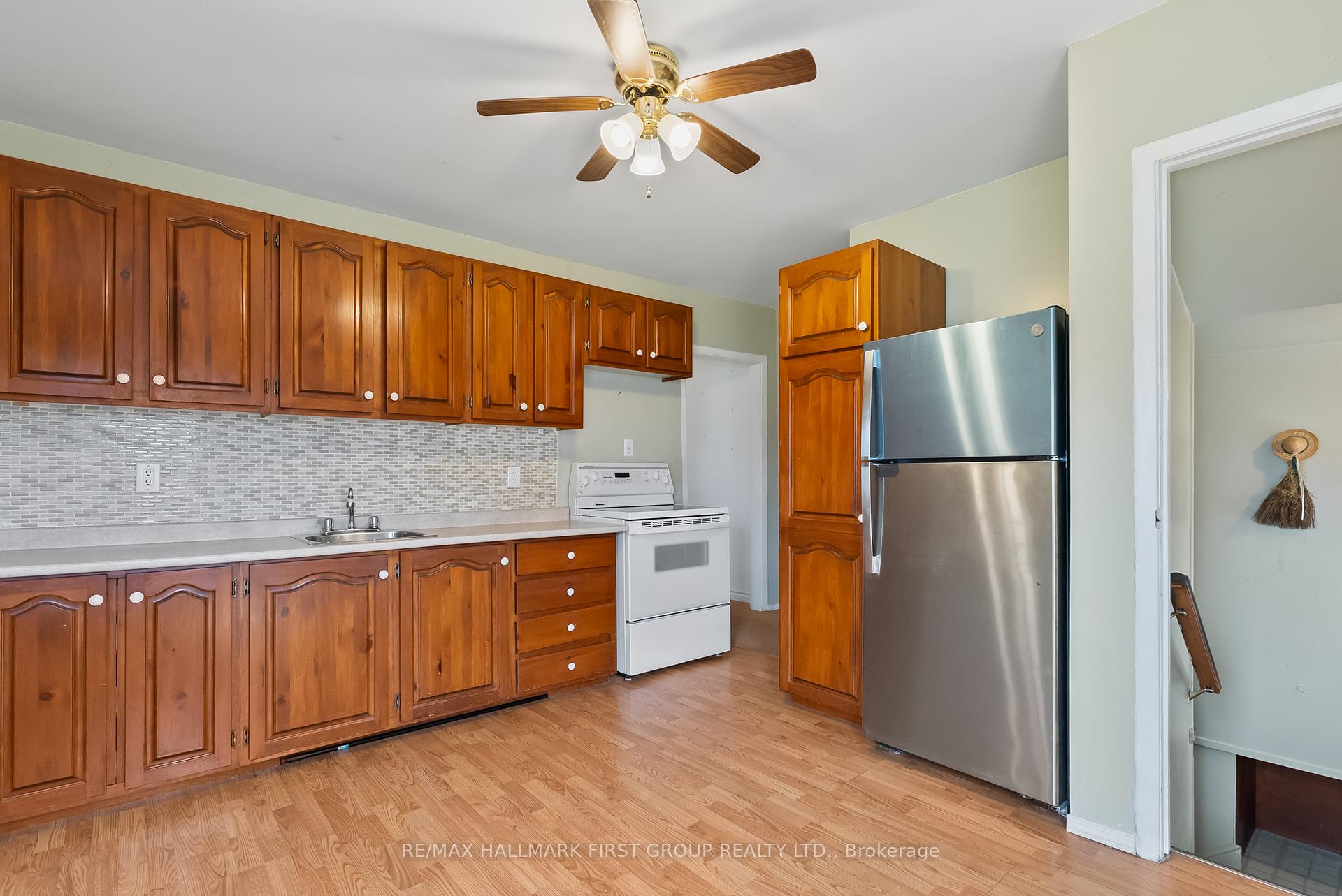 Photo 24 of 605 Perry Street, Whitby, Downtown Whitby — HOMEH