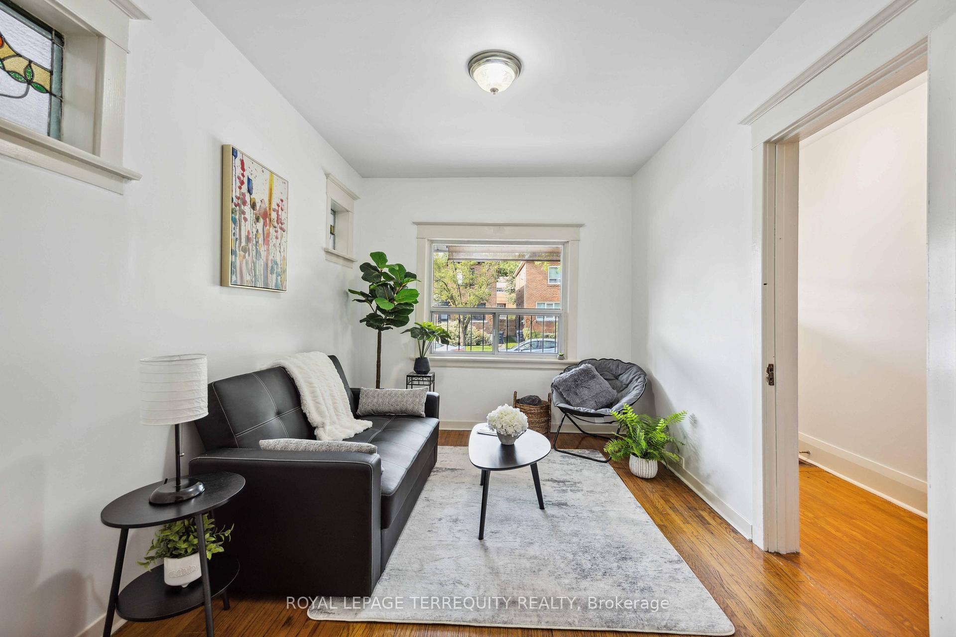 Photo 4 of 19 Curzon Street, Toronto, South Riverdale — HOMEH