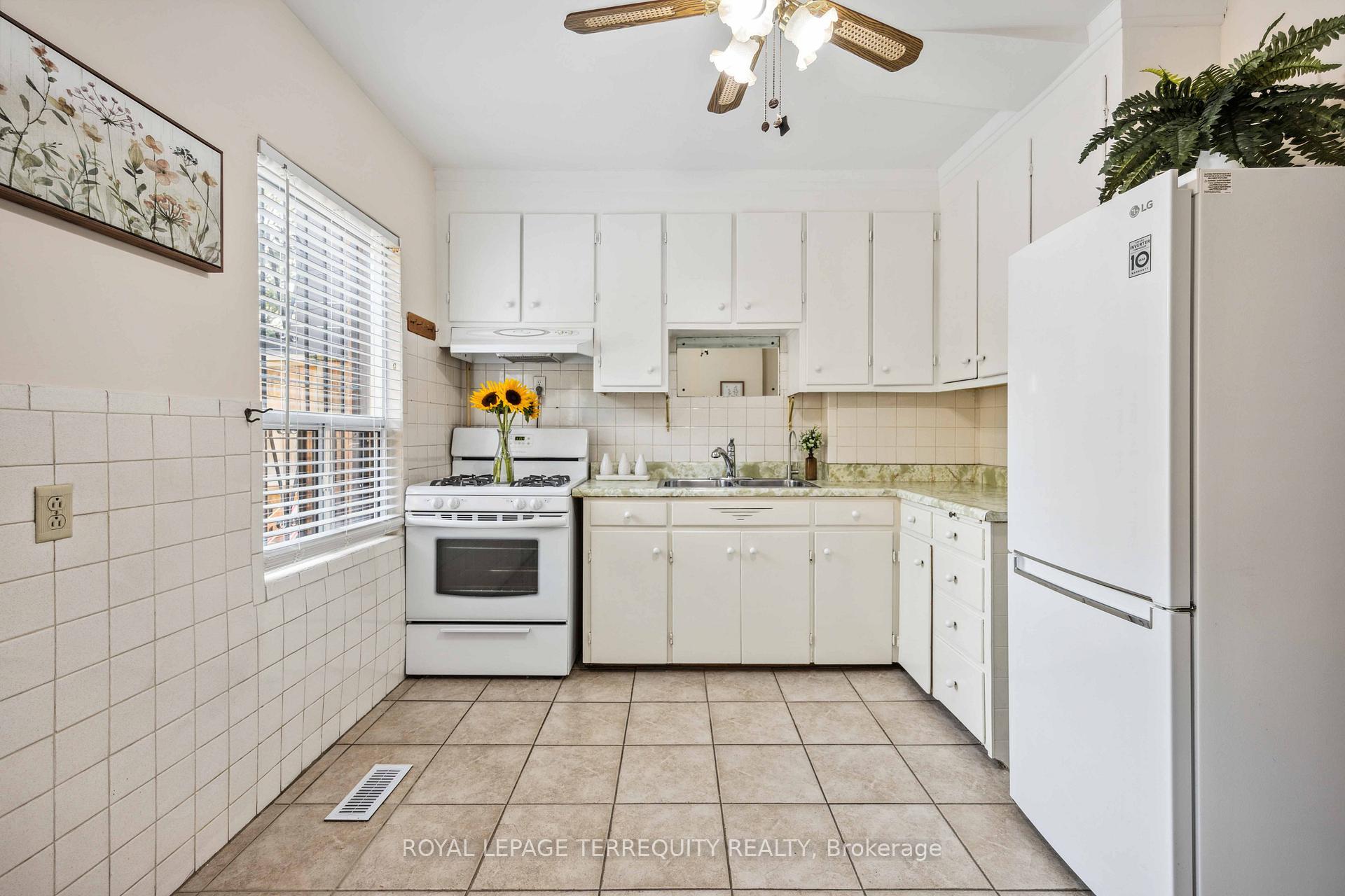 Photo 16 of 19 Curzon Street, Toronto, South Riverdale — HOMEH