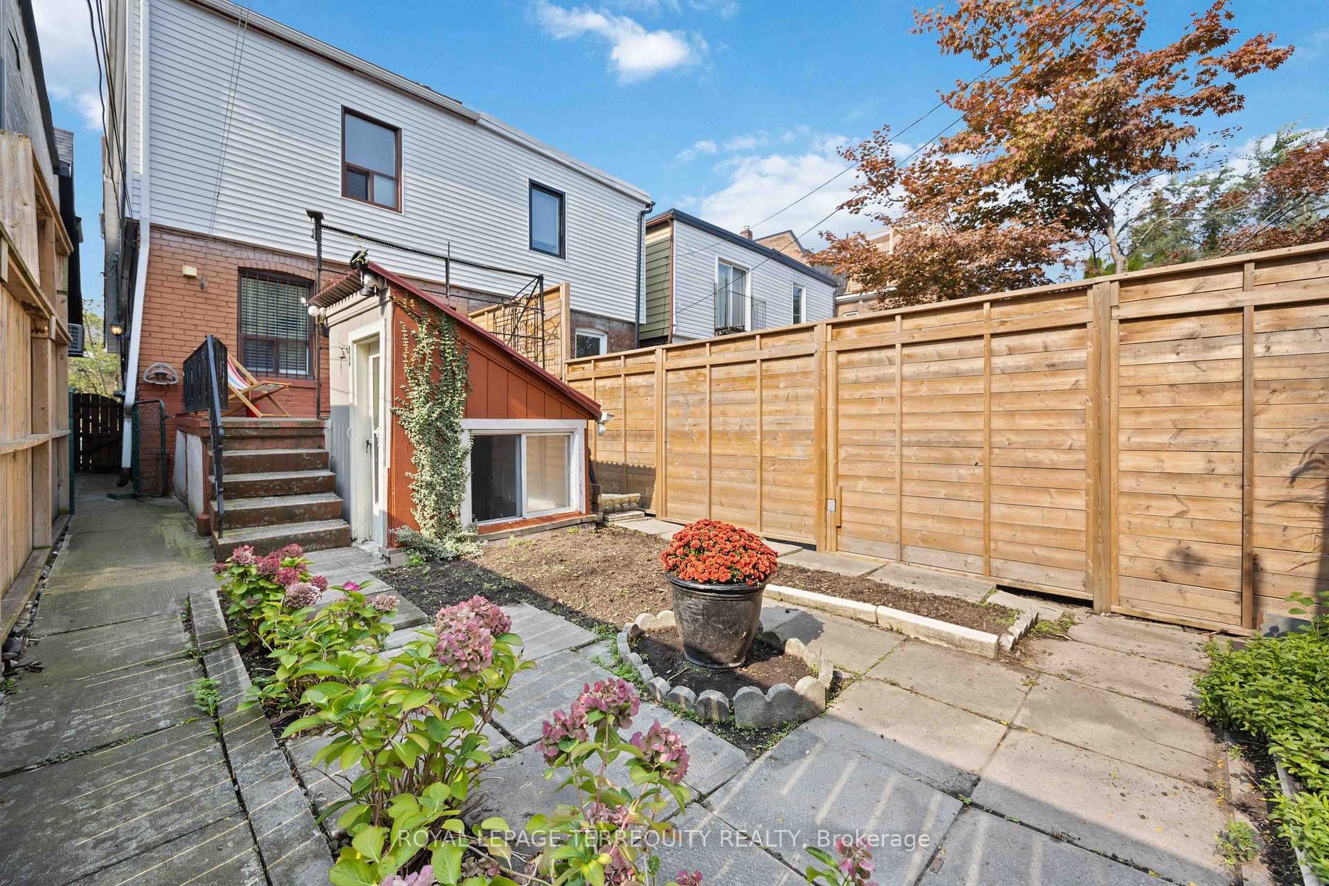 Photo 25 of 19 Curzon Street, Toronto, South Riverdale — HOMEH
