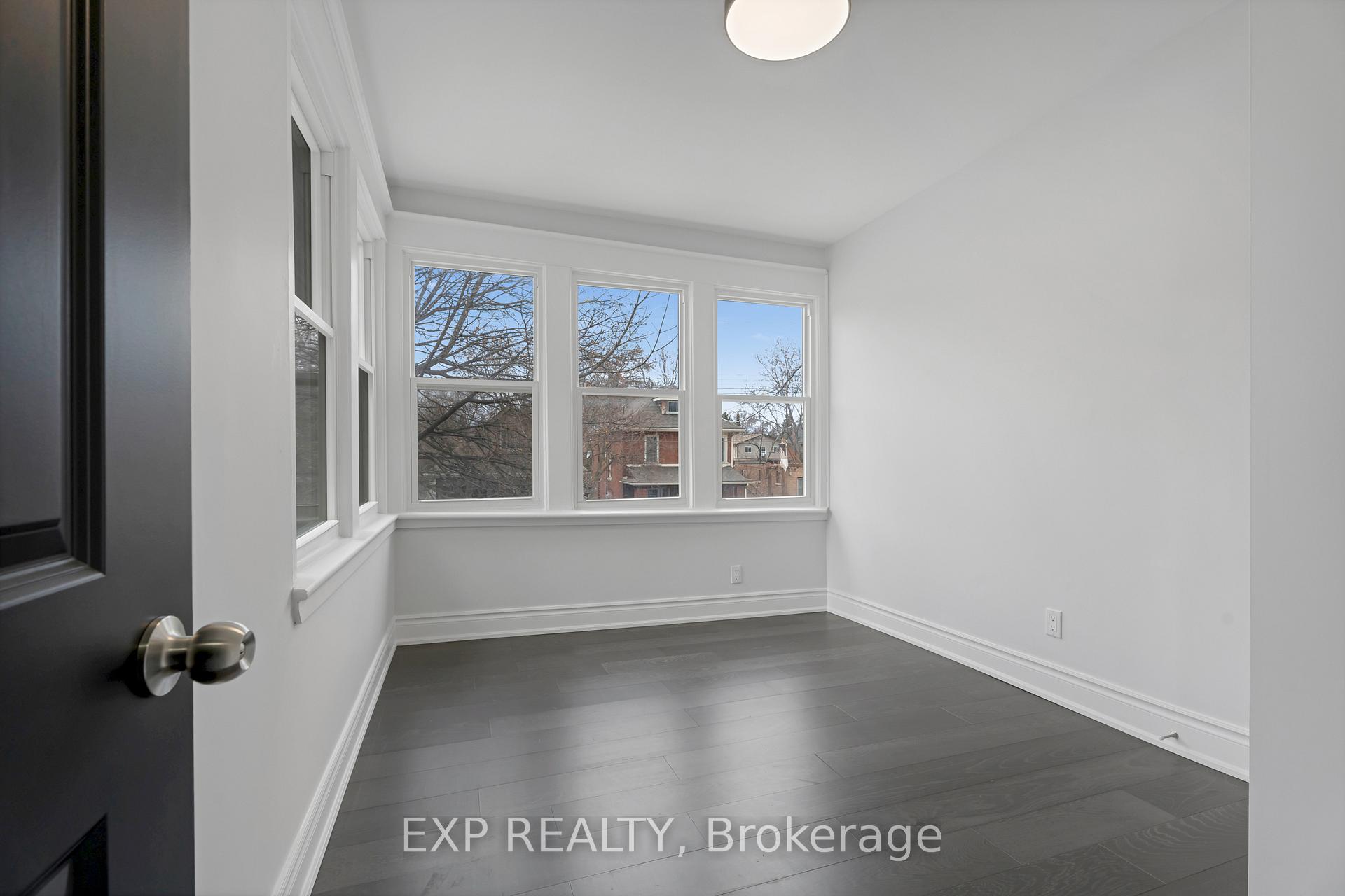 Photo 4 of 189 Ottawa Street, Hamilton, Delta — HOMEH