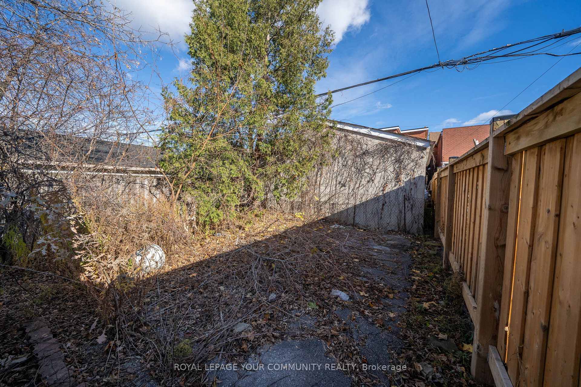 Photo 22 of 209 Westmount Avenue, Toronto, Oakwood Village — HOMEH