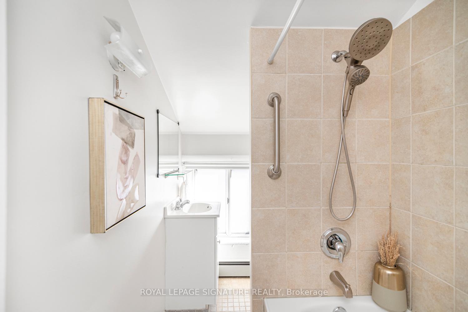 Photo 23 of 62 Ray Street N, Hamilton, Strathcona — HOMEH