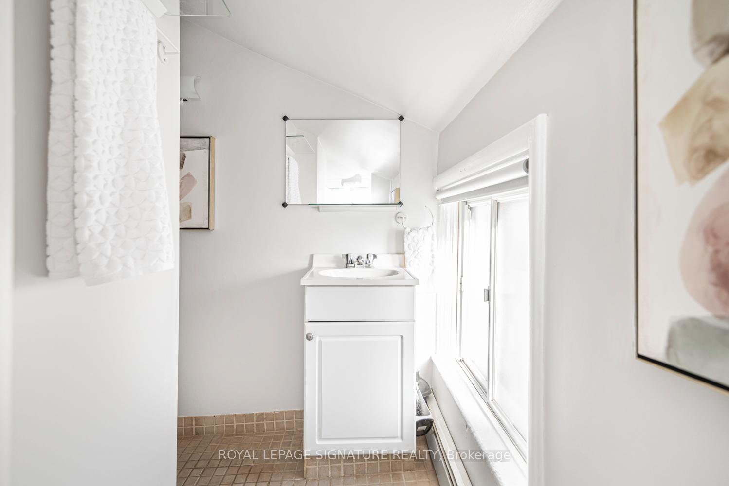 Photo 22 of 62 Ray Street N, Hamilton, Strathcona — HOMEH