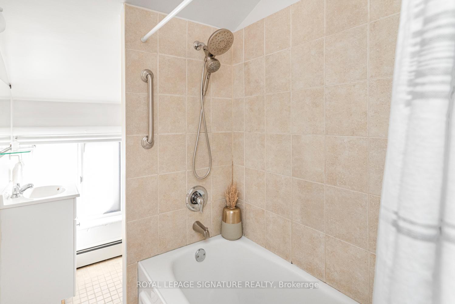 Photo 26 of 62 Ray Street N, Hamilton, Strathcona — HOMEH