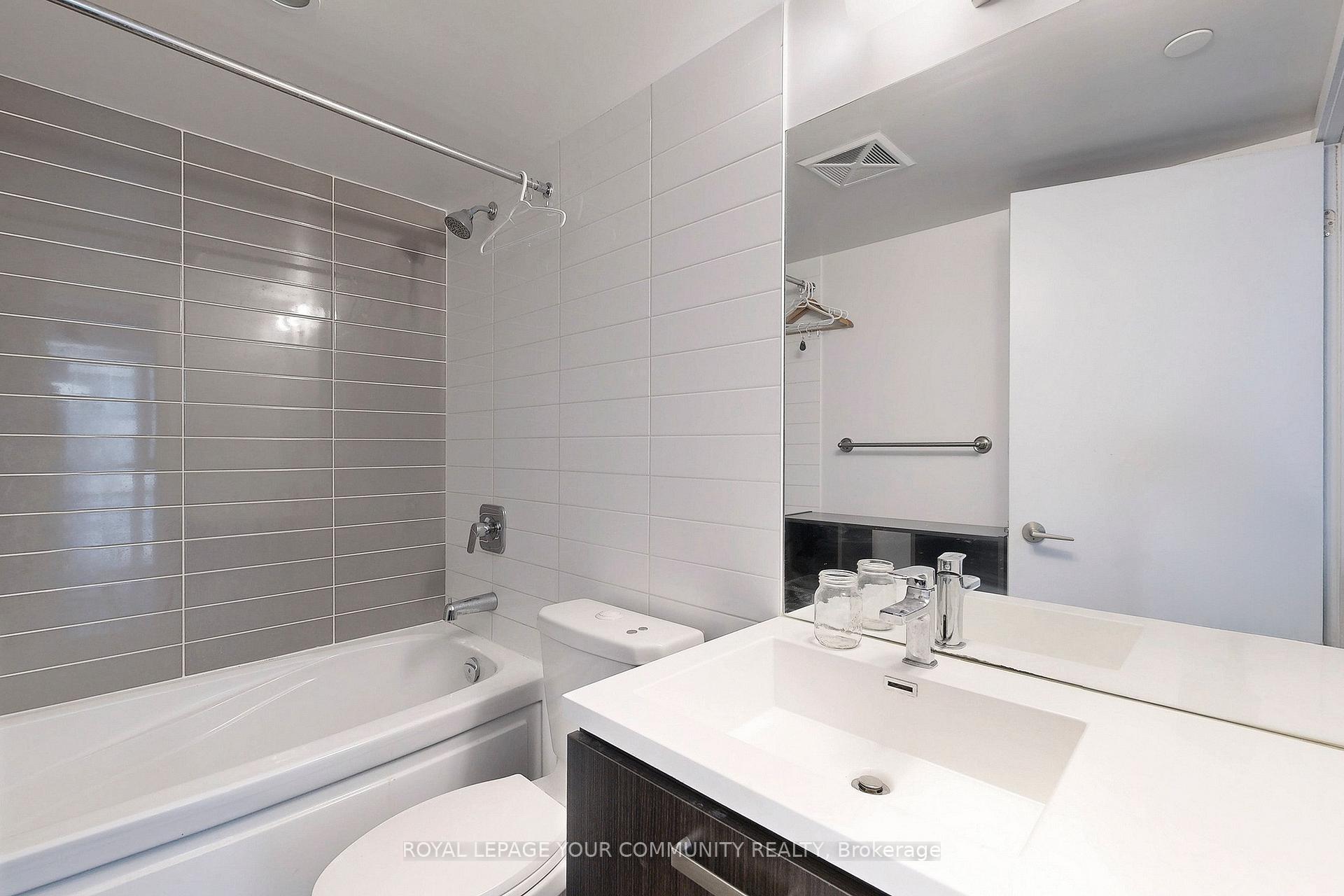 Photo 12 of Unit 410, 125 Redpath Avenue, Toronto, Mount Pleasant East — HOMEH