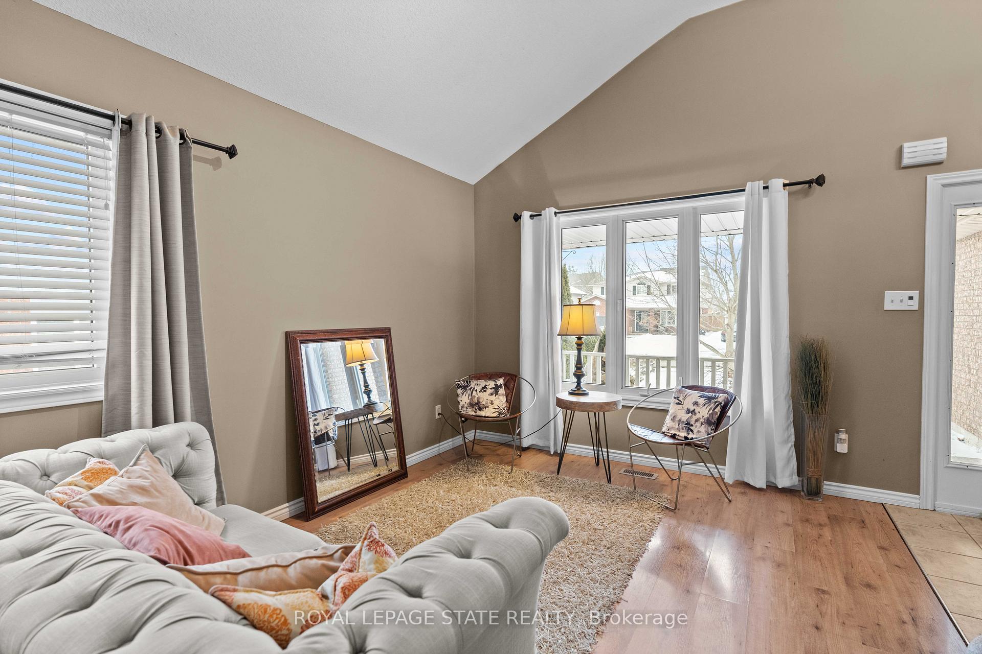 Photo 2 of 45 Tartan Drive, Haldimand — HOMEH