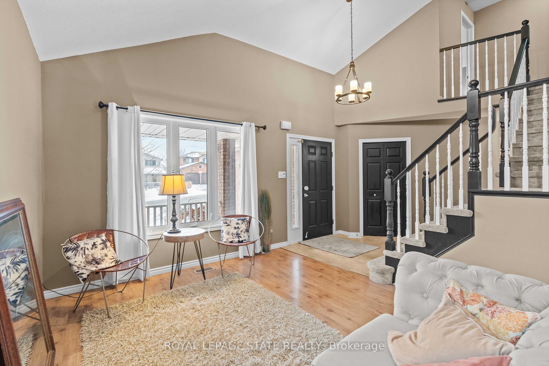 Photo 5 of 45 Tartan Drive, Haldimand — HOMEH