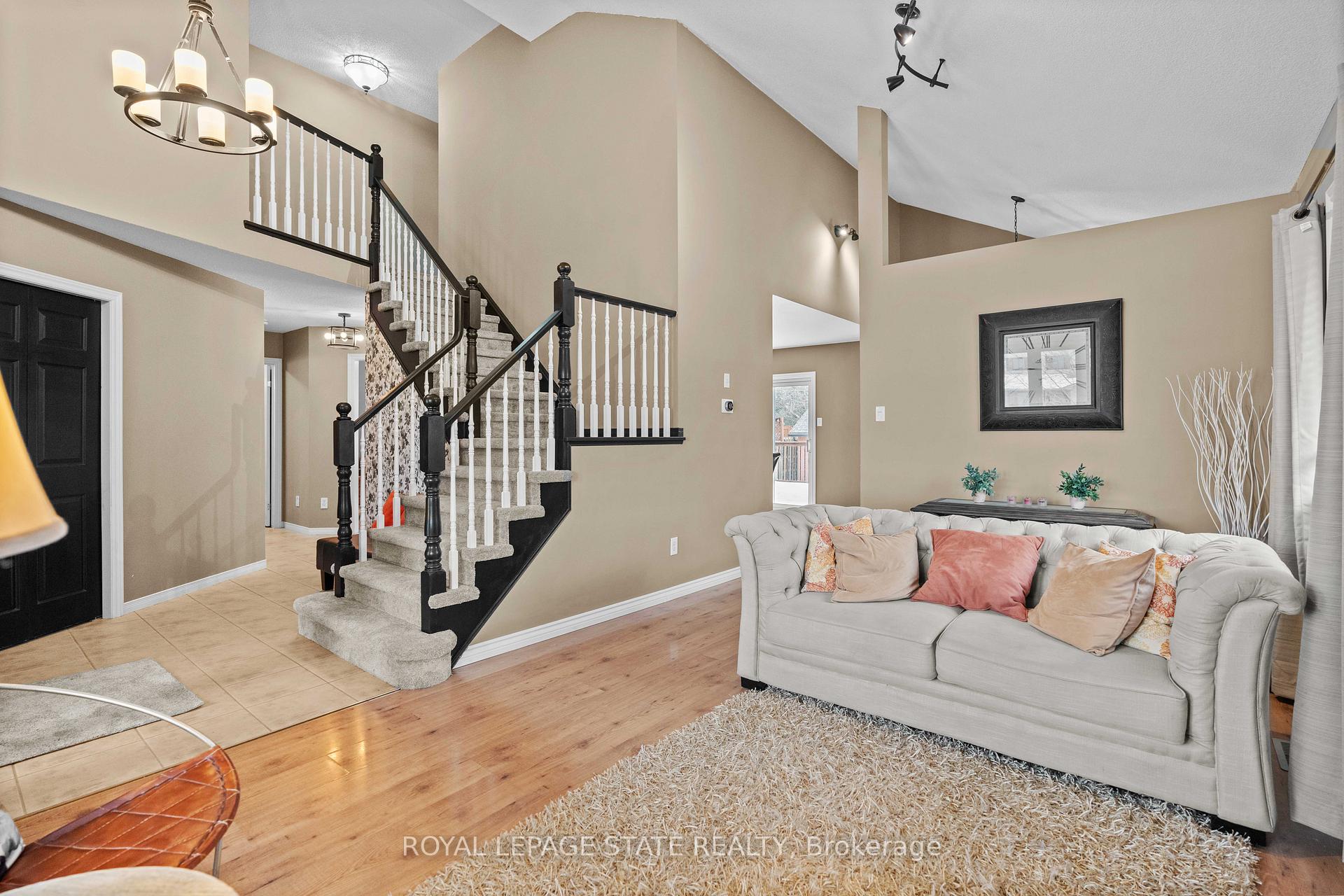 Photo 8 of 45 Tartan Drive, Haldimand — HOMEH