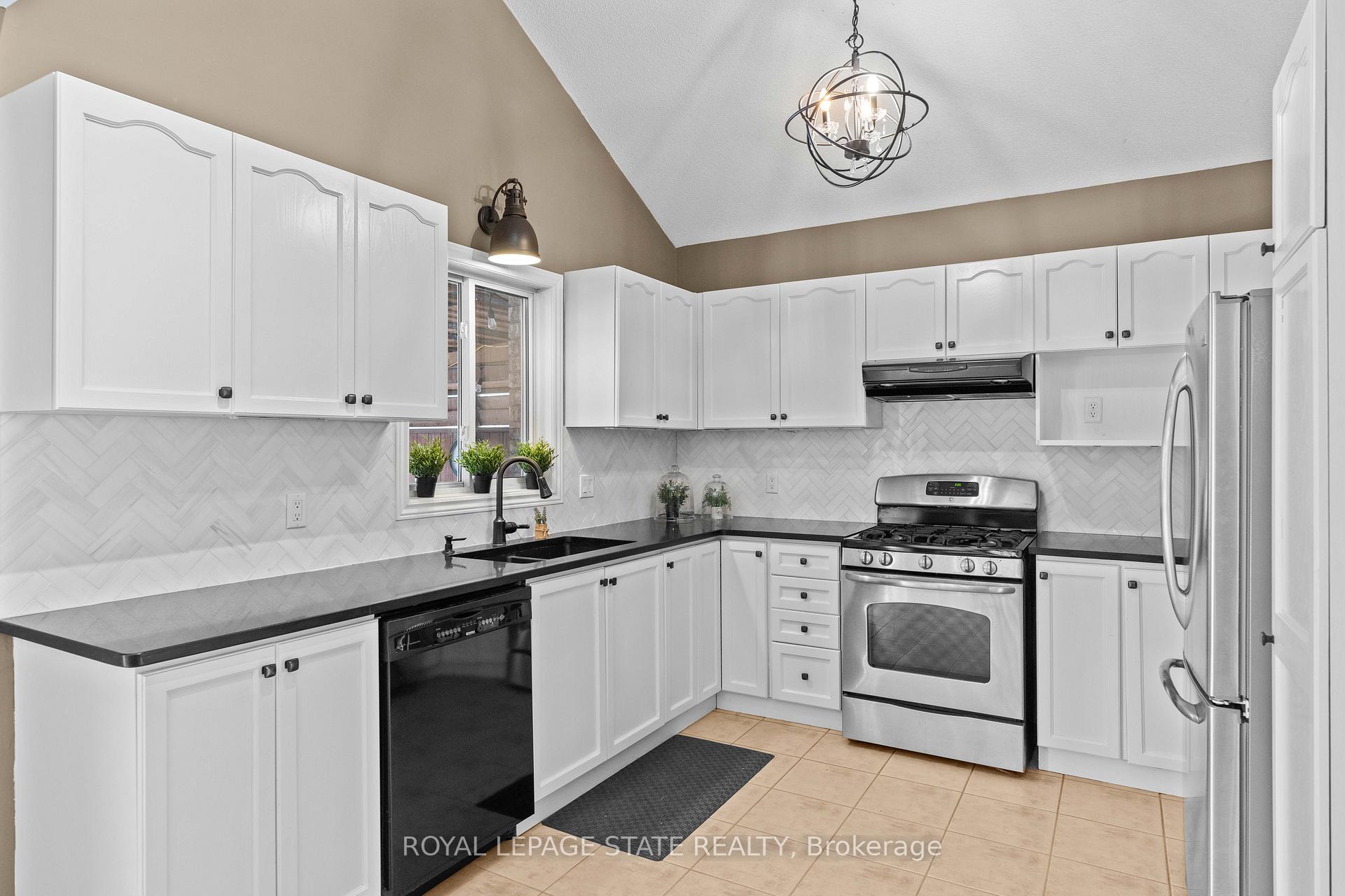 Photo 14 of 45 Tartan Drive, Haldimand — HOMEH