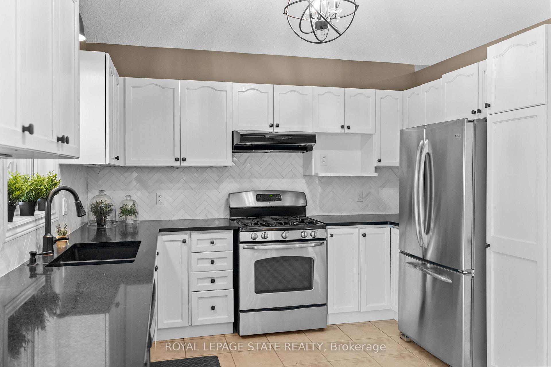 Photo 18 of 45 Tartan Drive, Haldimand — HOMEH