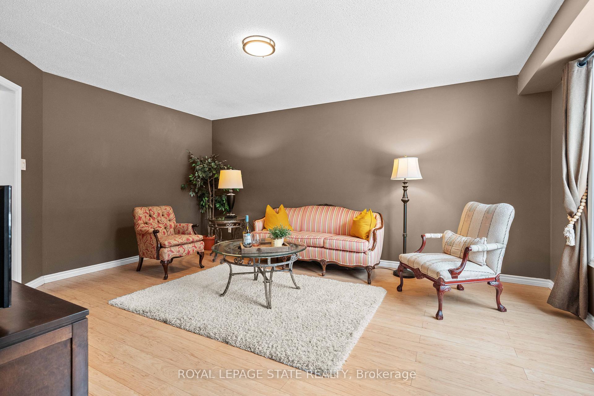 Photo 12 of 45 Tartan Drive, Haldimand — HOMEH