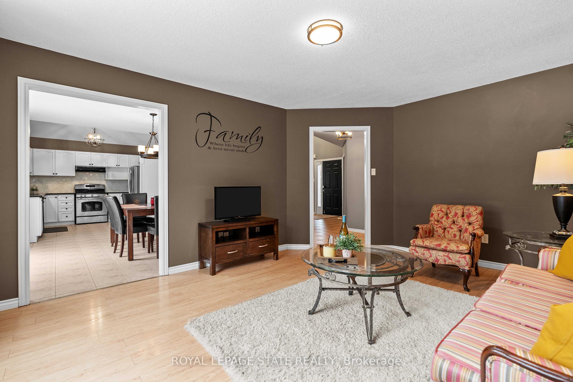 Photo 26 of 45 Tartan Drive, Haldimand — HOMEH