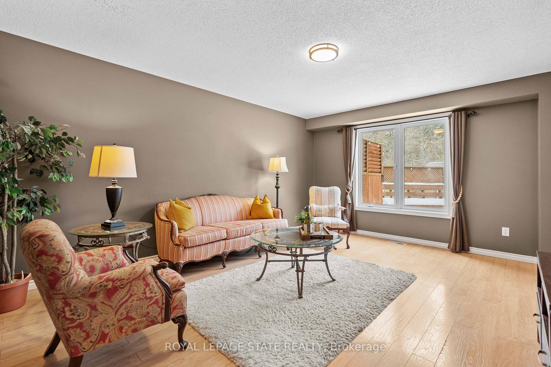 Photo 22 of 45 Tartan Drive, Haldimand — HOMEH