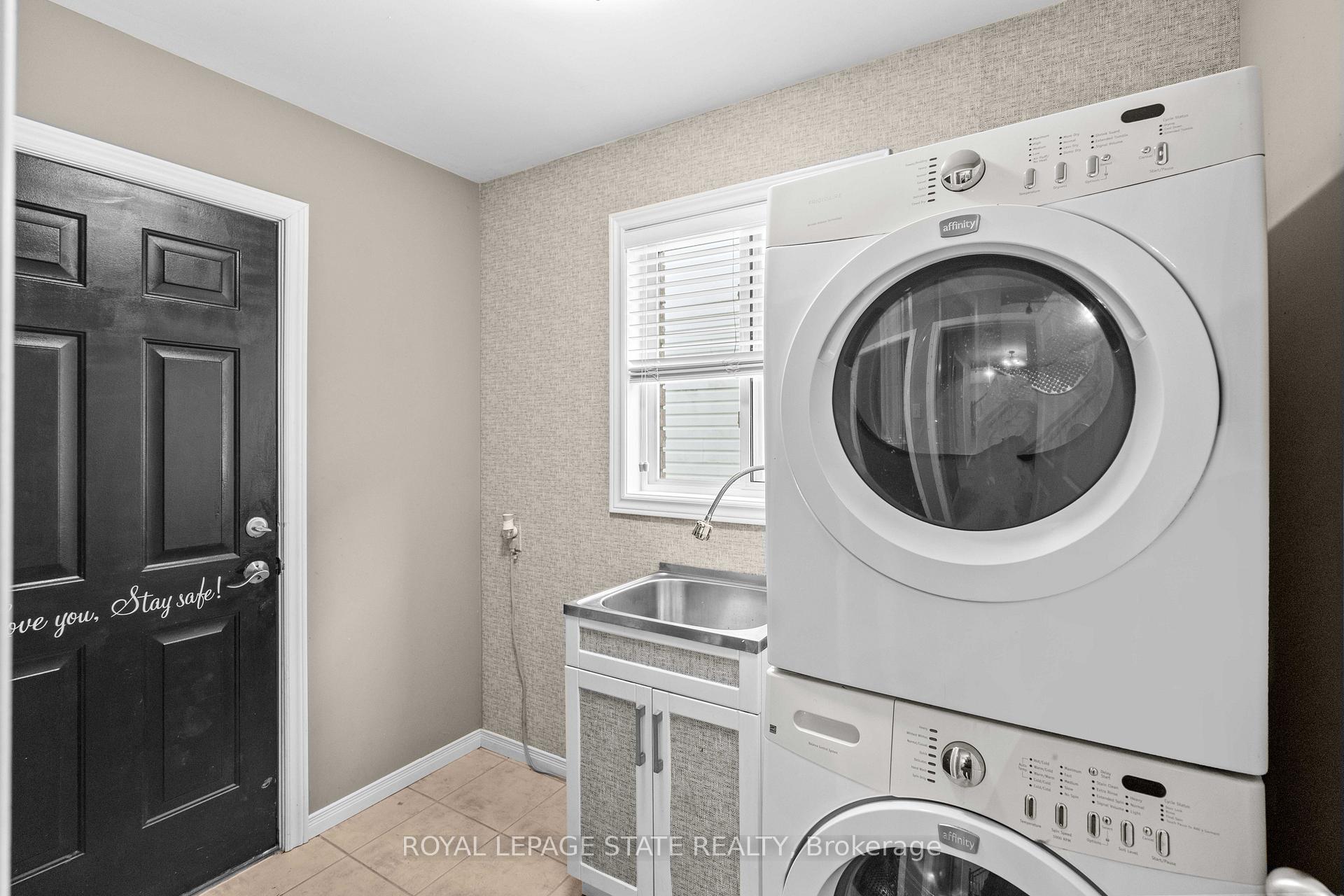 Photo 15 of 45 Tartan Drive, Haldimand — HOMEH