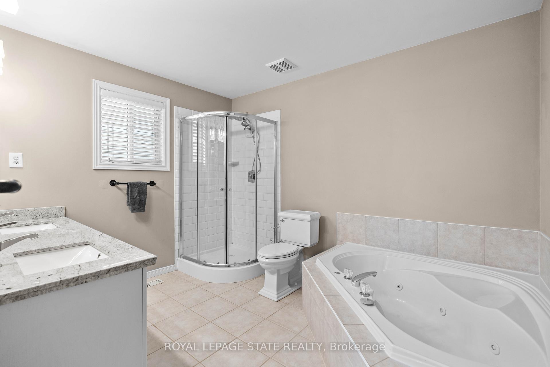Photo 10 of 45 Tartan Drive, Haldimand — HOMEH