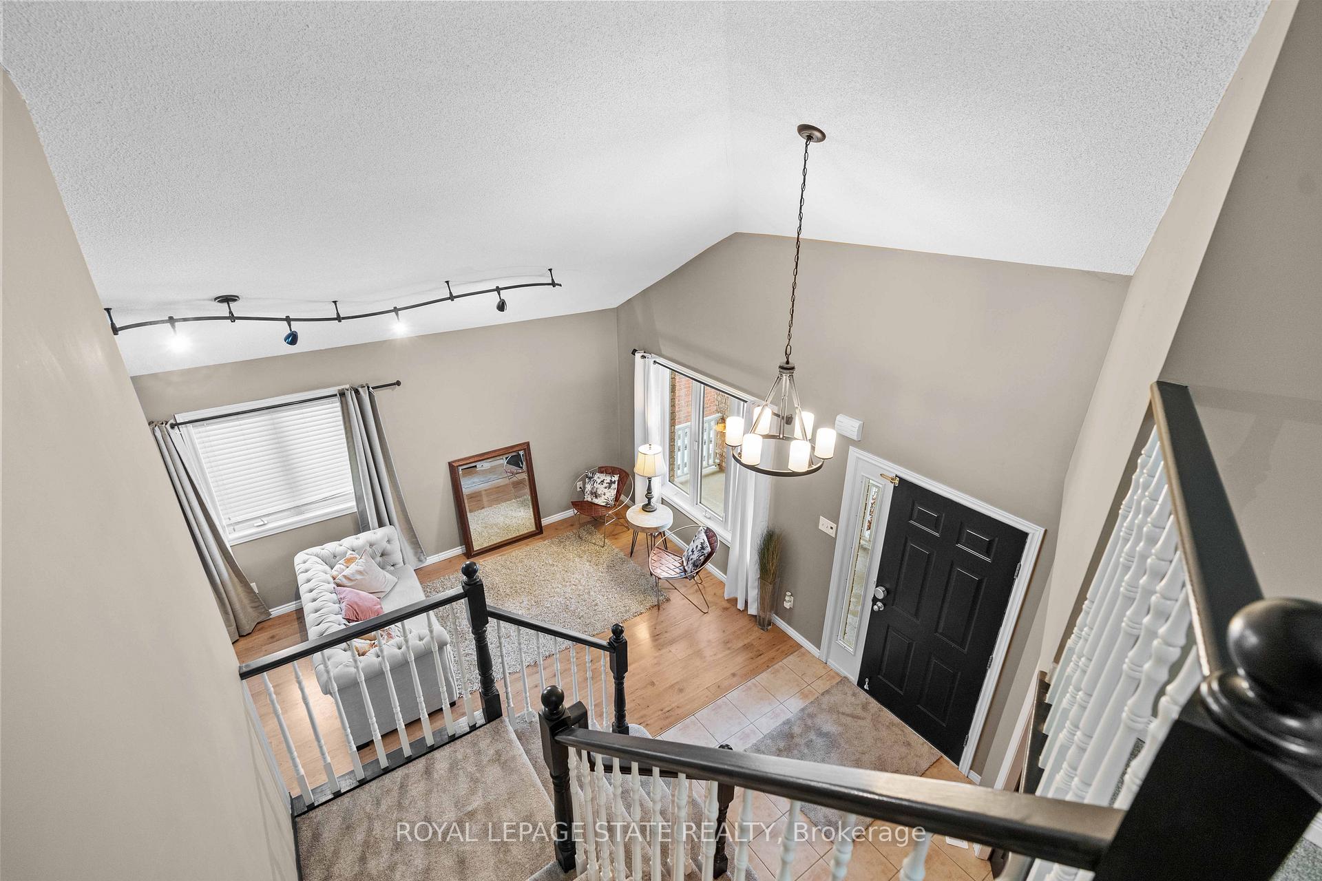 Photo 16 of 45 Tartan Drive, Haldimand — HOMEH