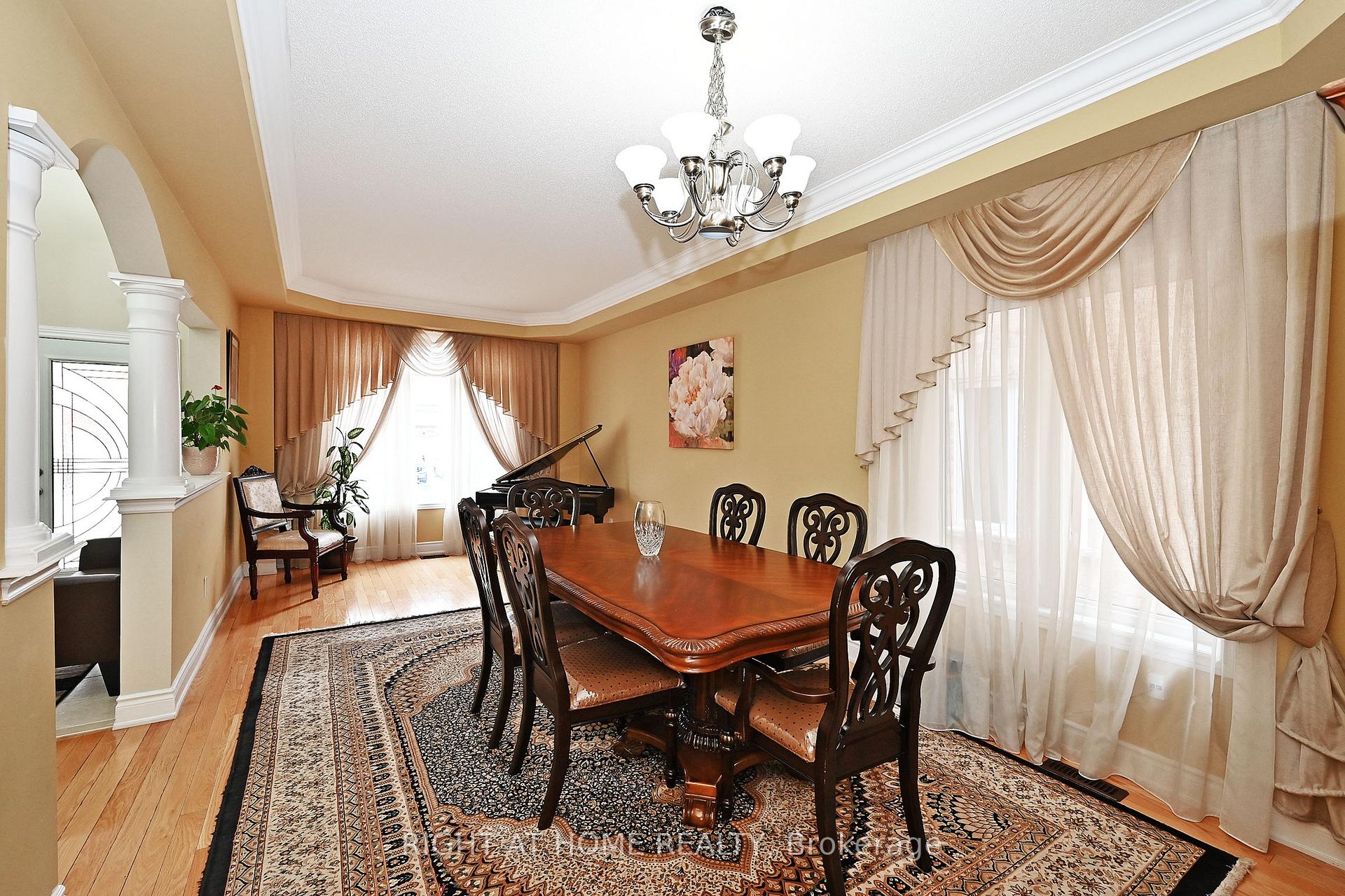 Photo 3 of 198 Seabreeze Avenue, Vaughan, Patterson — HOMEH