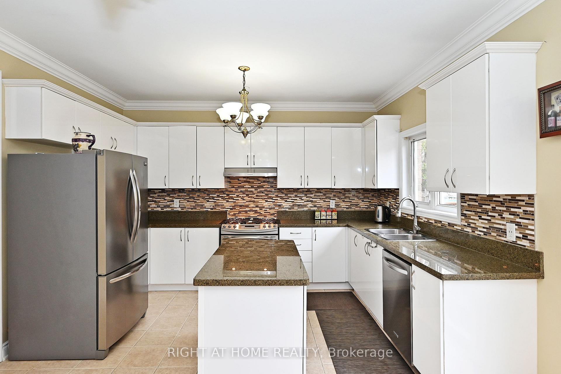 Photo 8 of 198 Seabreeze Avenue, Vaughan, Patterson — HOMEH