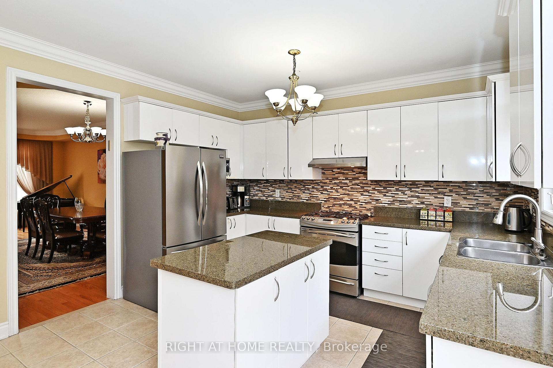 Photo 11 of 198 Seabreeze Avenue, Vaughan, Patterson — HOMEH