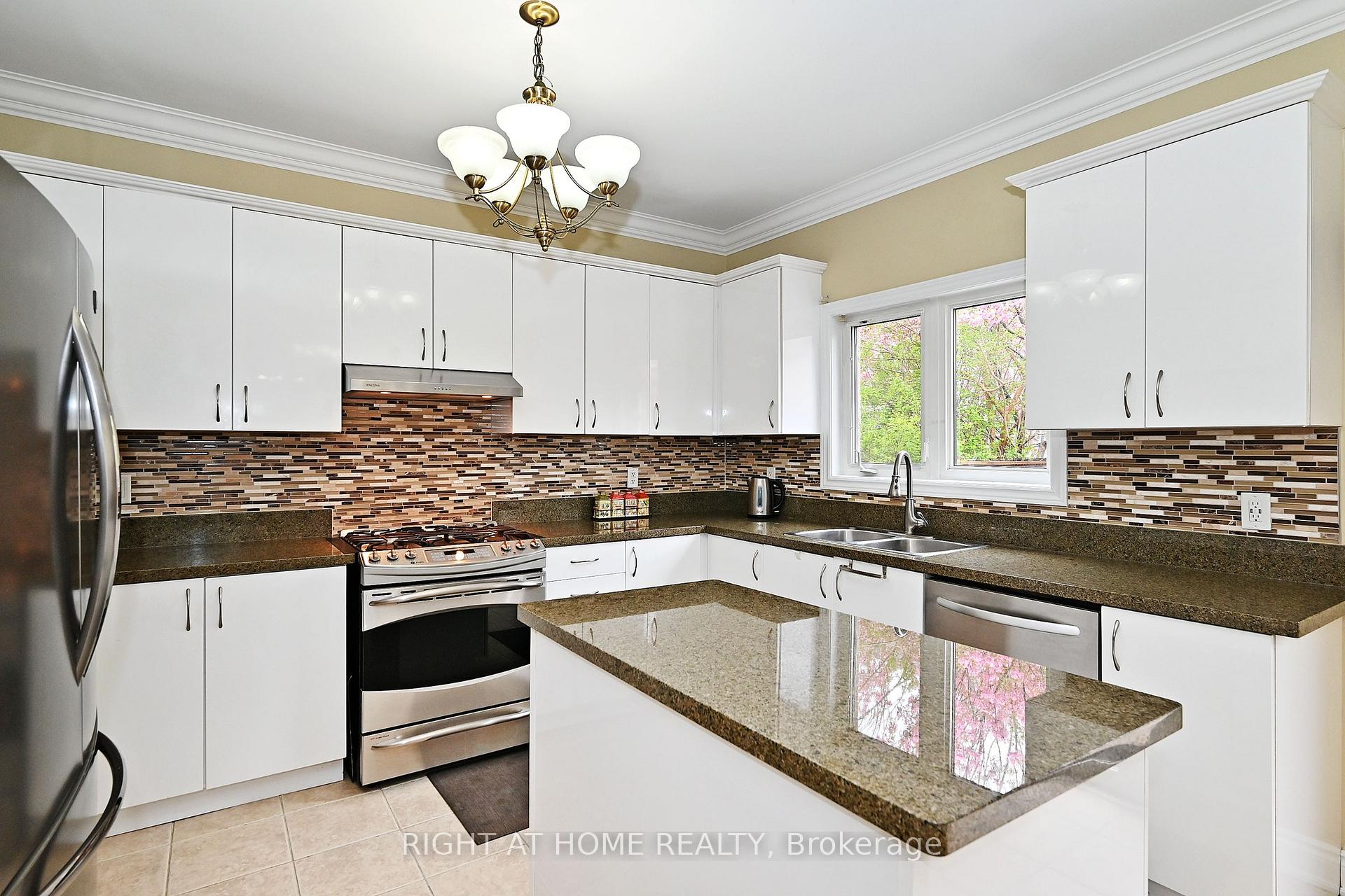 Photo 10 of 198 Seabreeze Avenue, Vaughan, Patterson — HOMEH