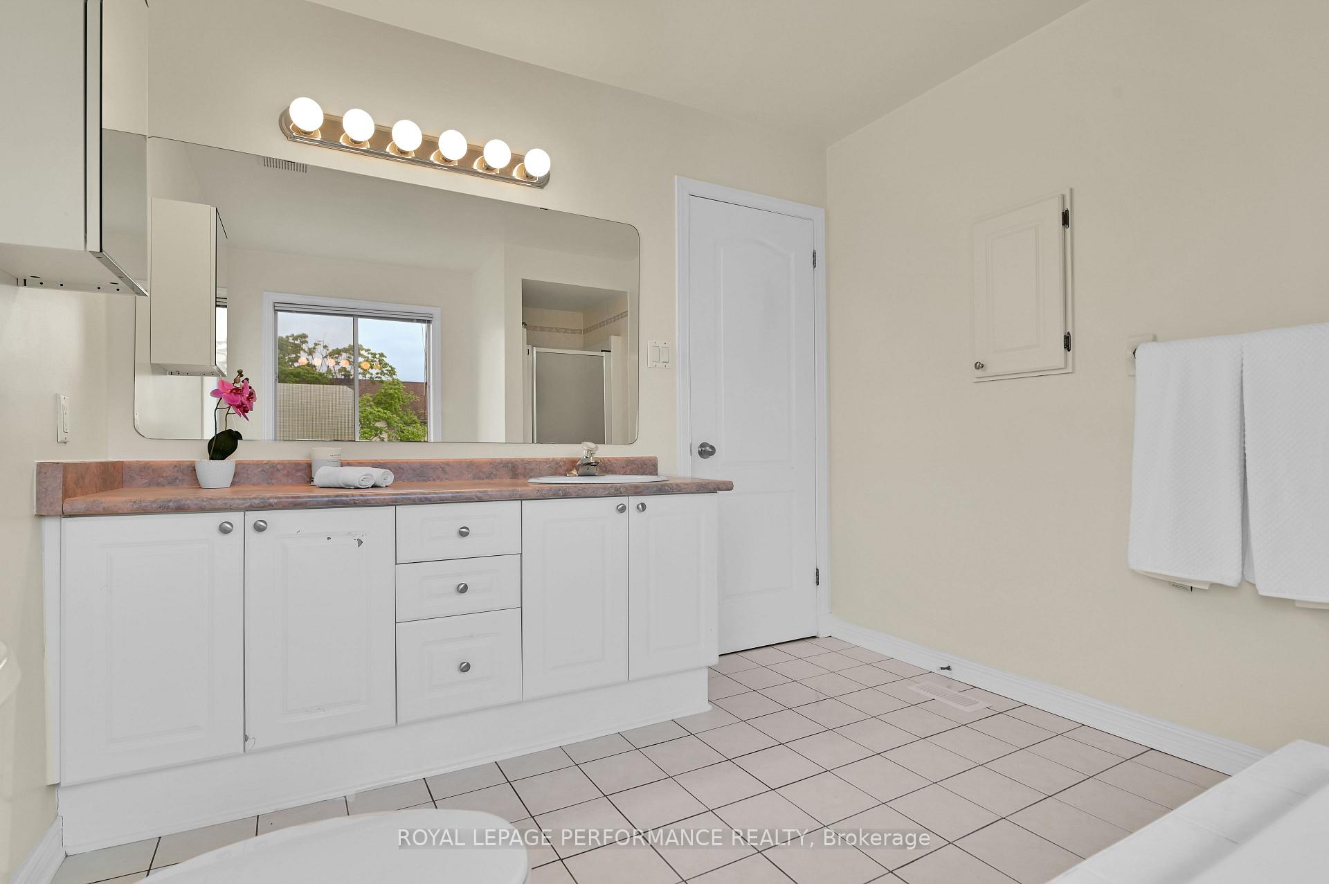 Photo 11 of 20 Upwood Street, Ottawa, Hunt Club Park/Greenboro — HOMEH