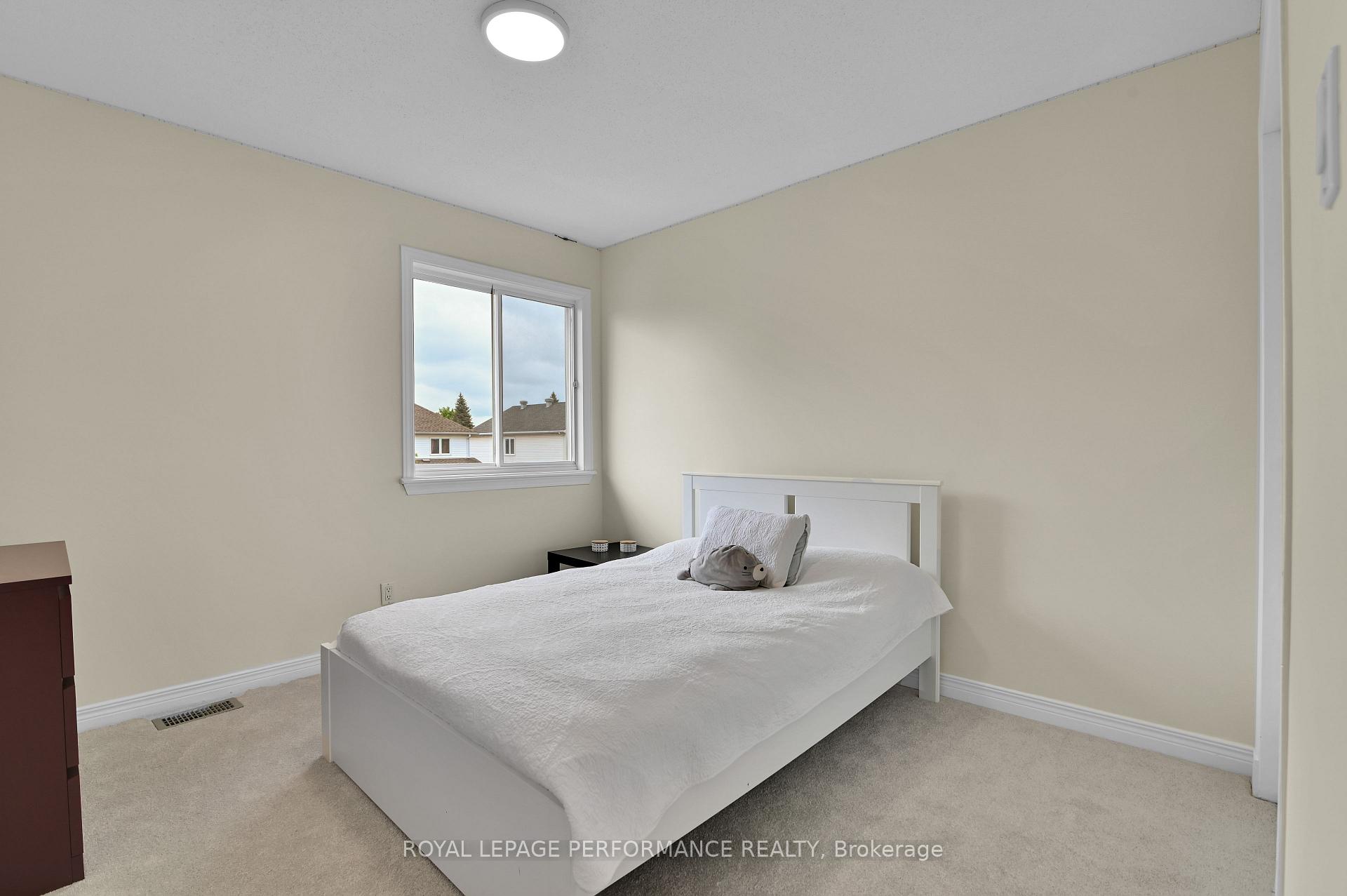 Photo 14 of 20 Upwood Street, Ottawa, Hunt Club Park/Greenboro — HOMEH