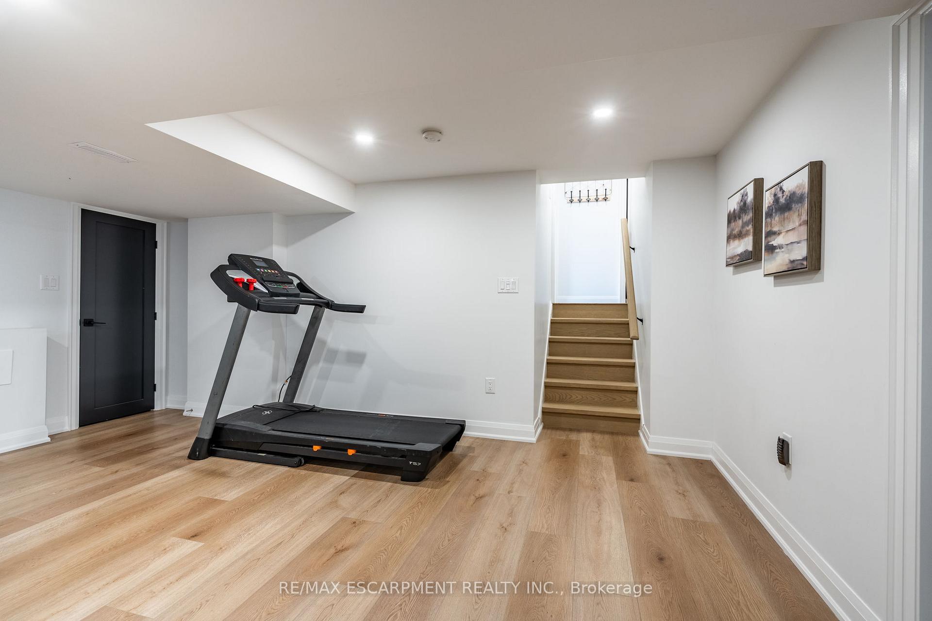 Photo 27 of 6 Penge Court, Hamilton, Dundas — HOMEH