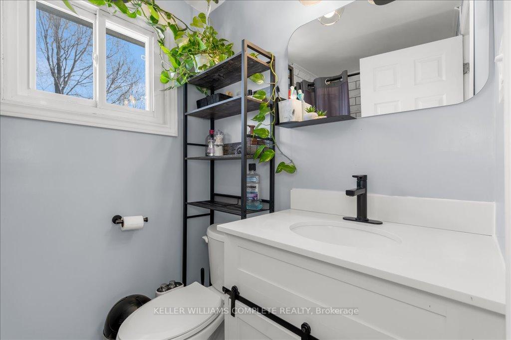 Photo 2 of 236 Lawnhurst Court, Hamilton, Lawfield — HOMEH