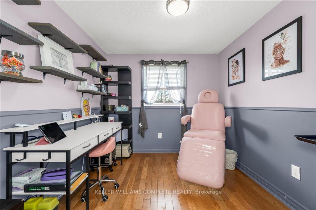 Photo 4 of 236 Lawnhurst Court, Hamilton, Lawfield — HOMEH