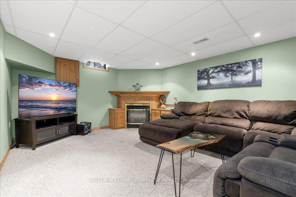 Photo 10 of 236 Lawnhurst Court, Hamilton, Lawfield — HOMEH