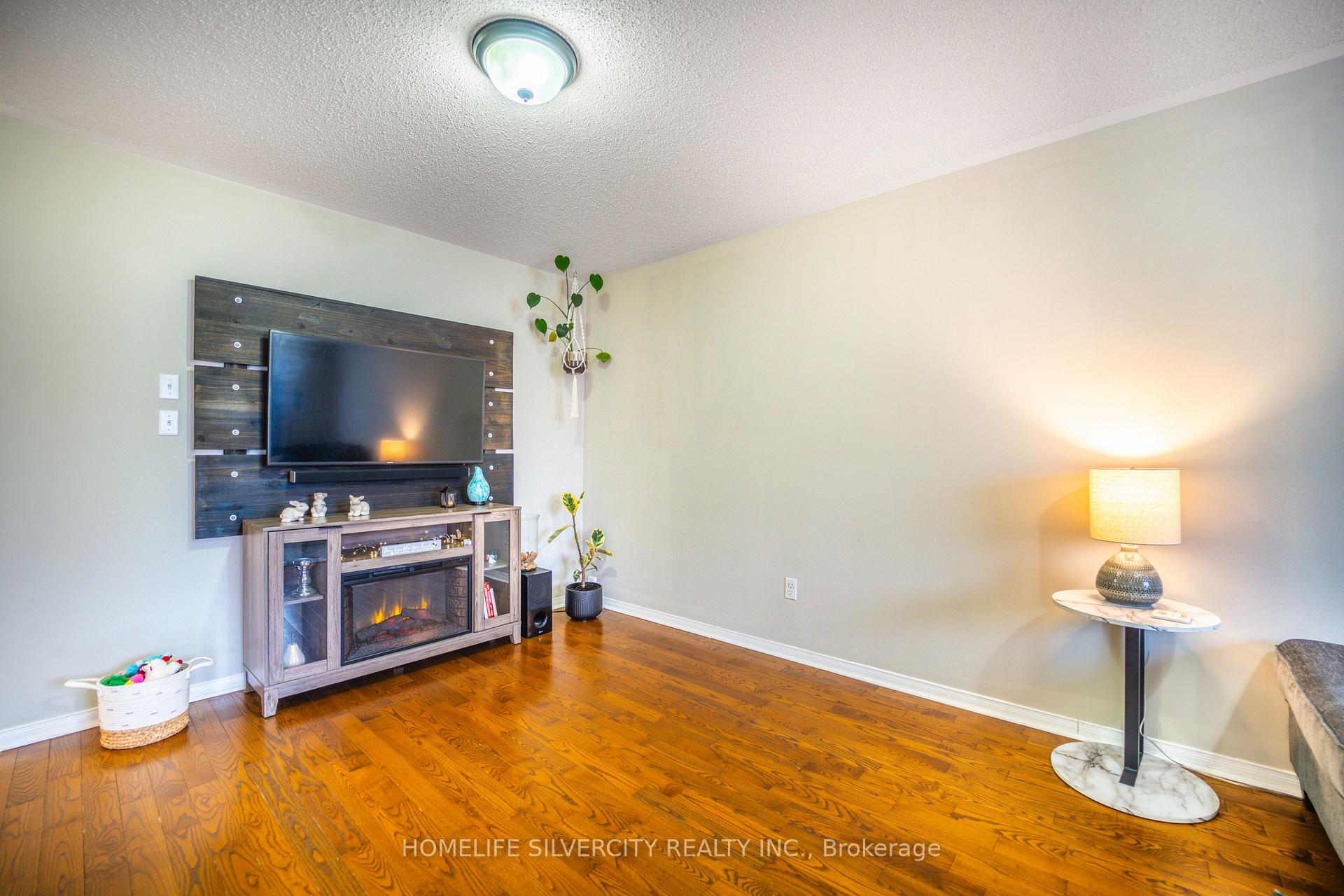 Photo 12 of 55 Bottrell Street, Clarington, Bowmanville — HOMEH